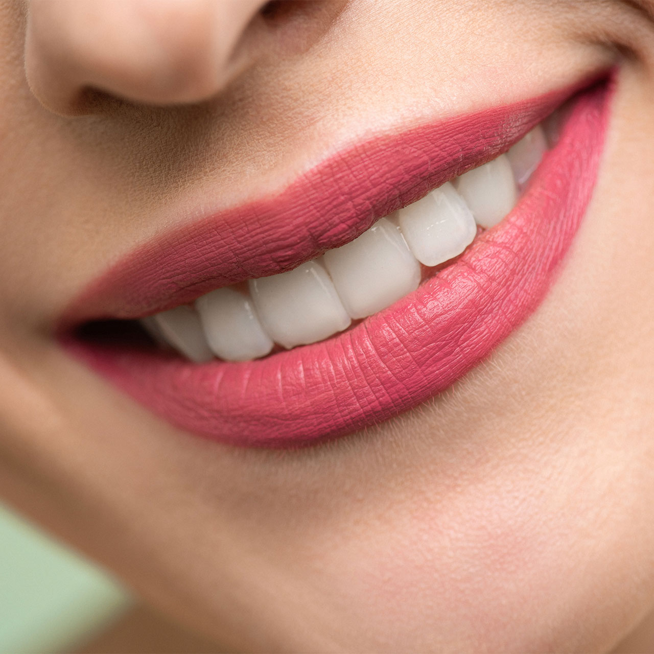 อยากยิ้มสวยต้องเช็ก ลักษณะฟันแบบไหนควรจัดฟัน?